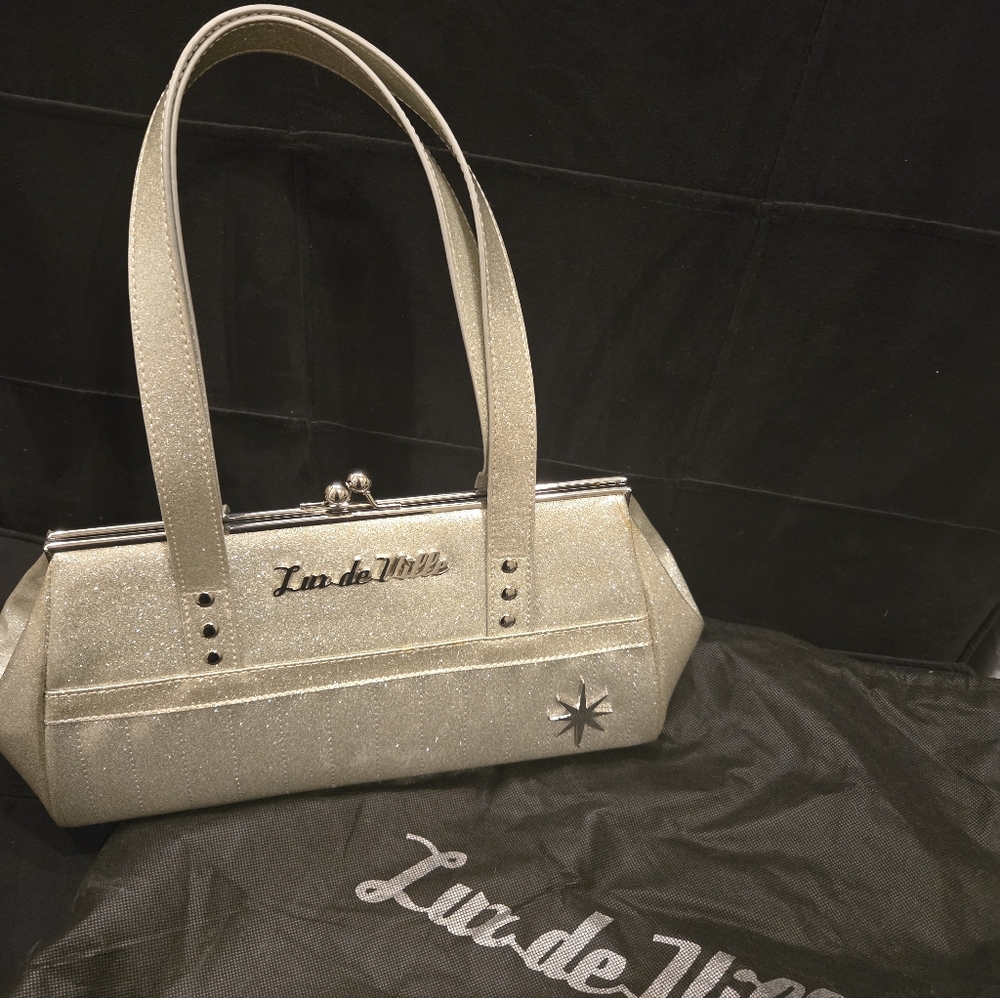 Lux de Ville Glittering Silver Clutch
